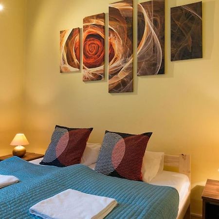 Big Cosy Retro Apt, Free Parking, 15Min Oldtown & Kazimierz - By Homelike クラクフ エクステリア 写真